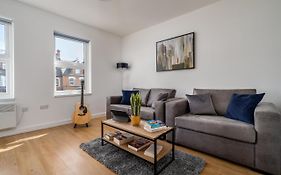 Bright & Modern Flat In The Heart Of Reading.